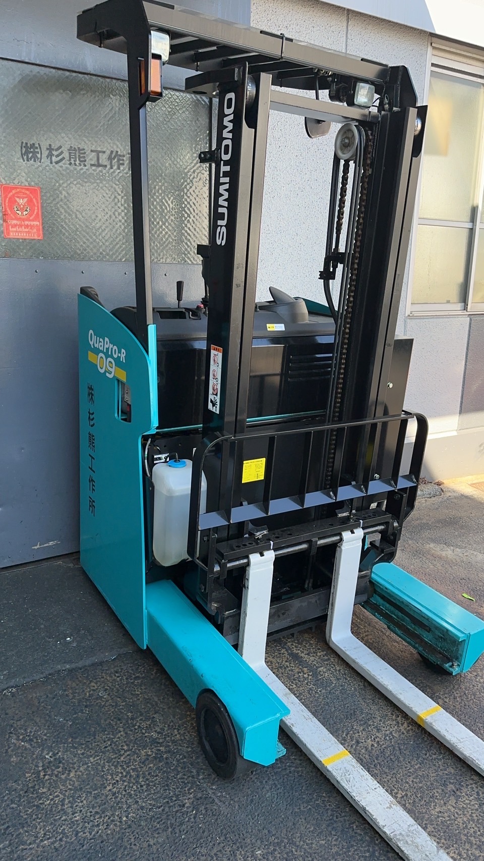 電池式フォークリフト